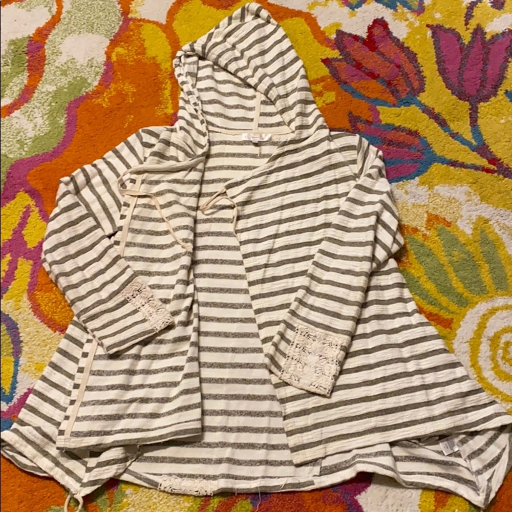 Entro casual sweater jacket with lace detail